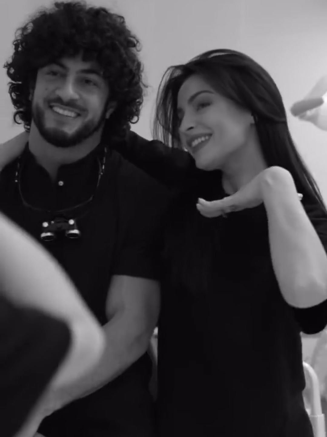 المريضة والطبيب بعد العلاج، الابتسامة في حديث حيّ